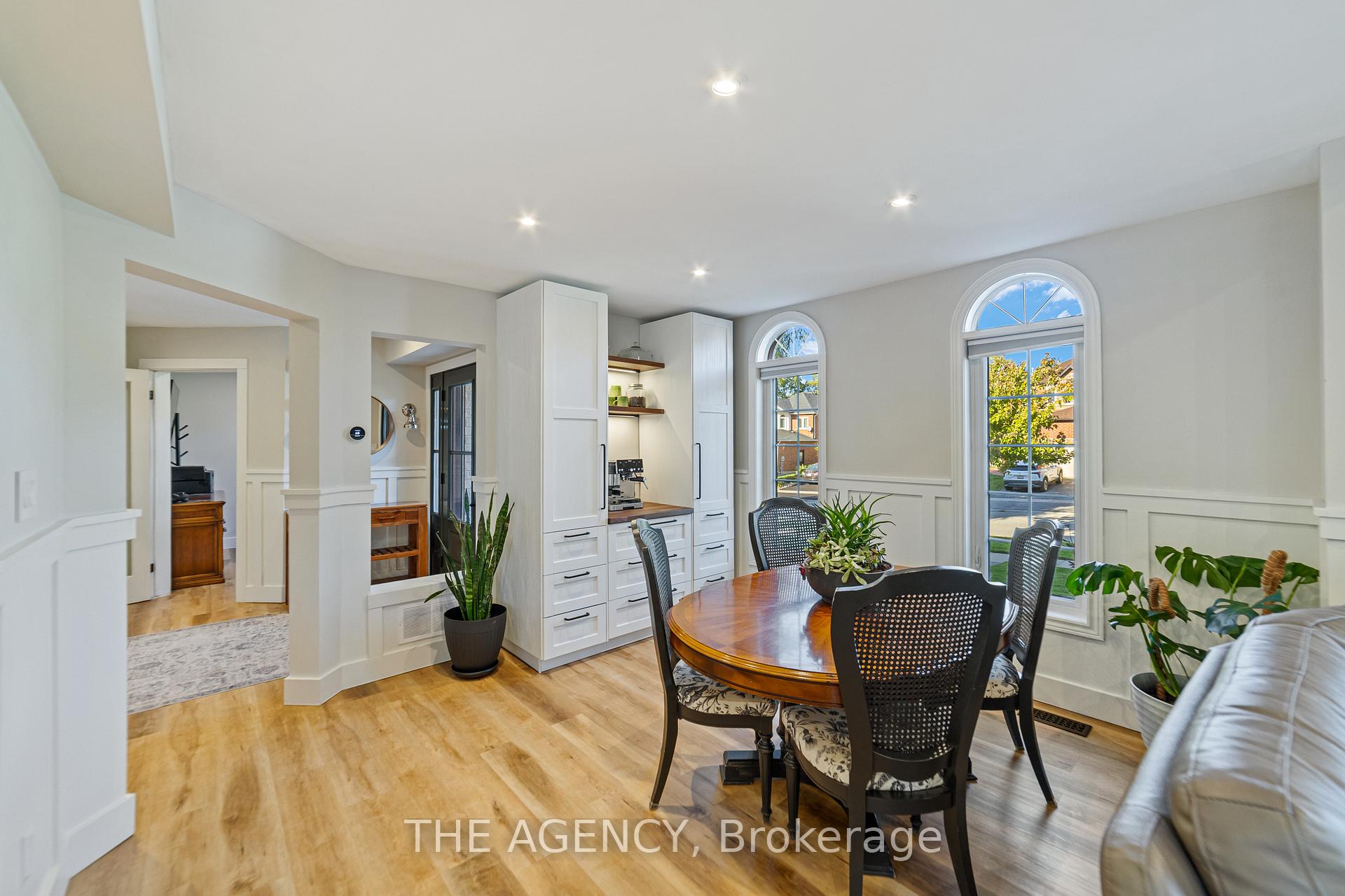 Photo 10 of 28 Fenwick Place, Hamilton, Waterdown — HOMEH