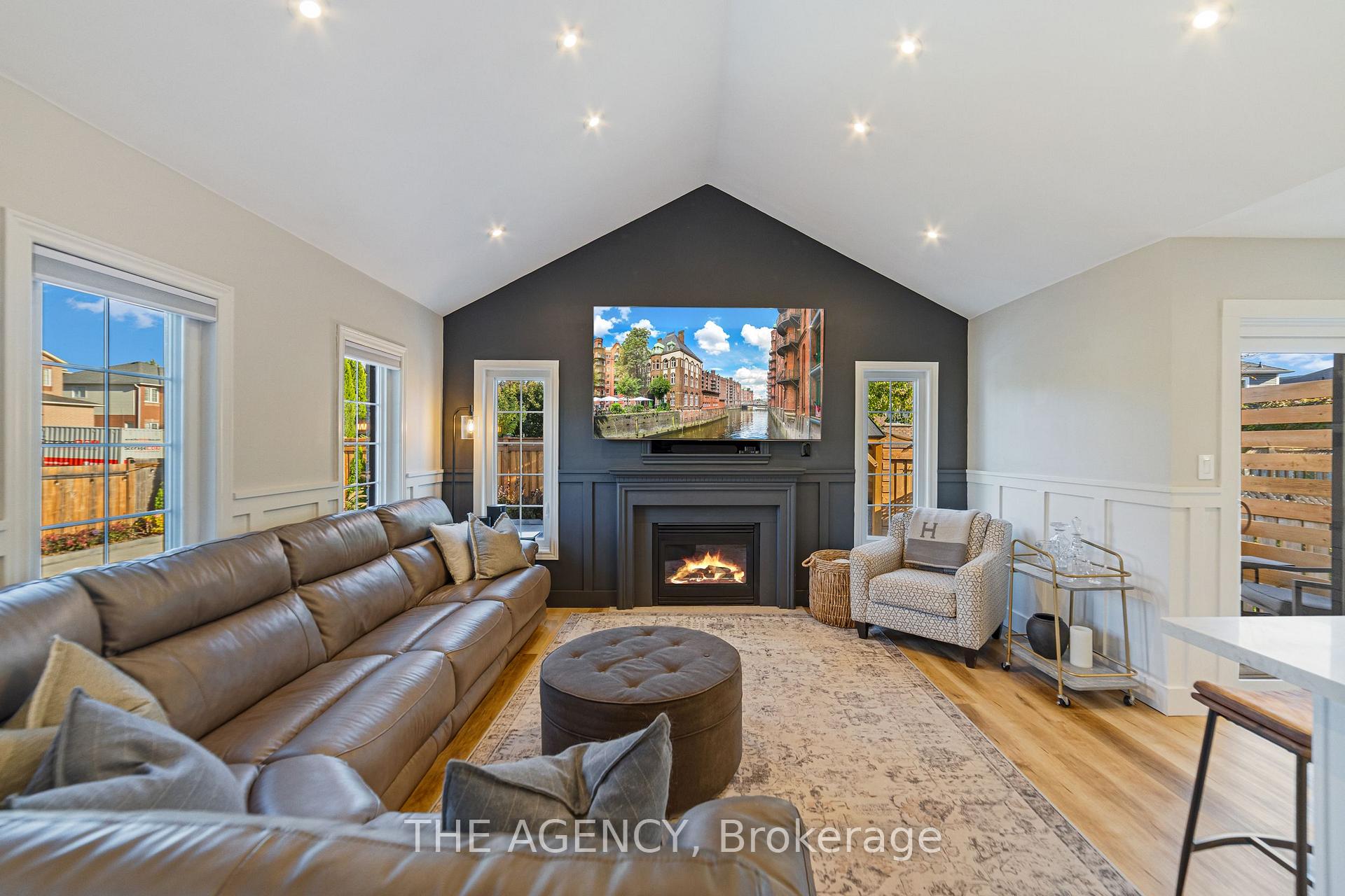 Photo 11 of 28 Fenwick Place, Hamilton, Waterdown — HOMEH