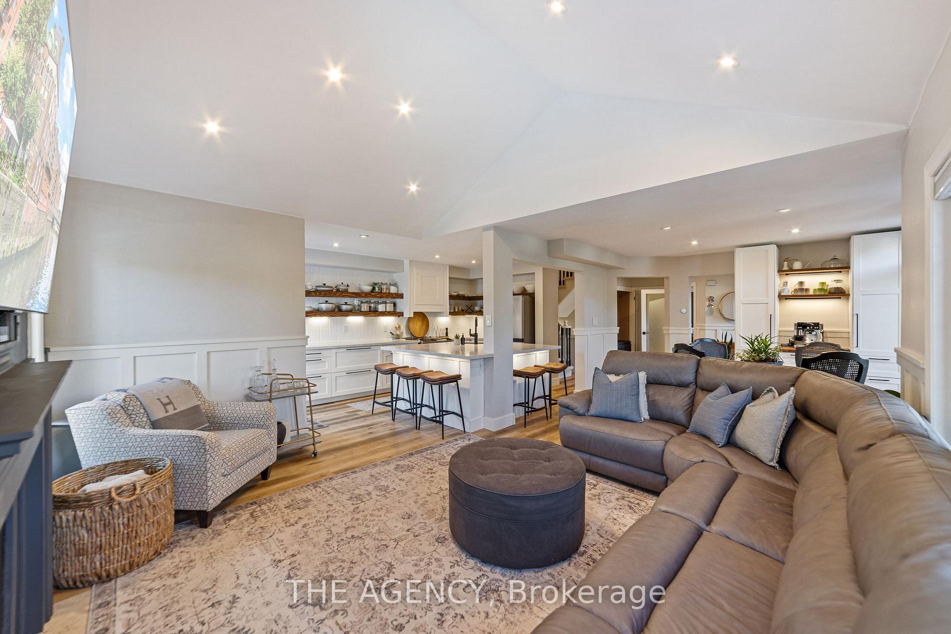 Photo 13 of 28 Fenwick Place, Hamilton, Waterdown — HOMEH