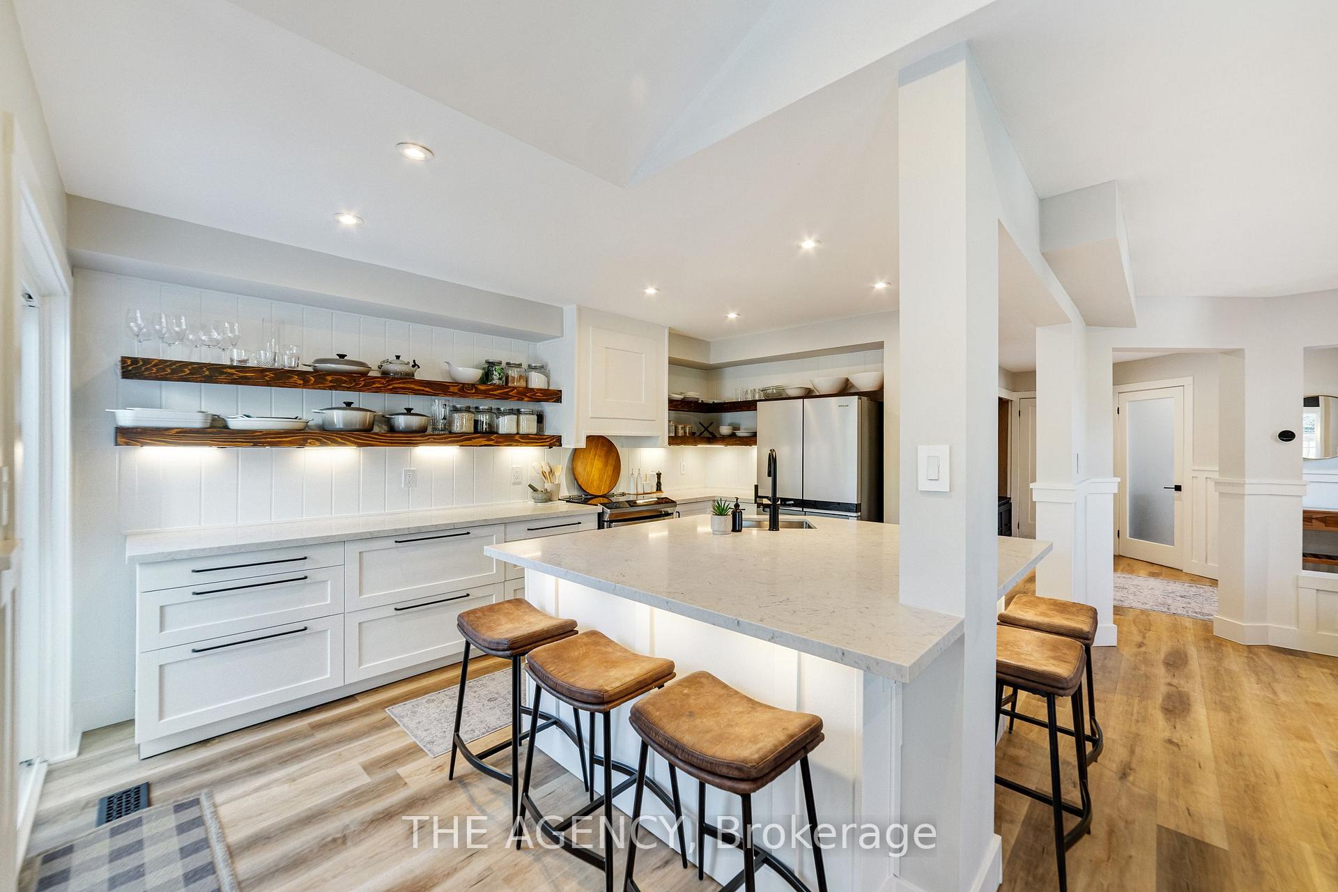 Photo 16 of 28 Fenwick Place, Hamilton, Waterdown — HOMEH