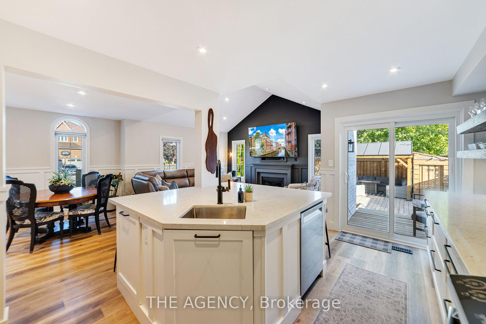 Photo 18 of 28 Fenwick Place, Hamilton, Waterdown — HOMEH