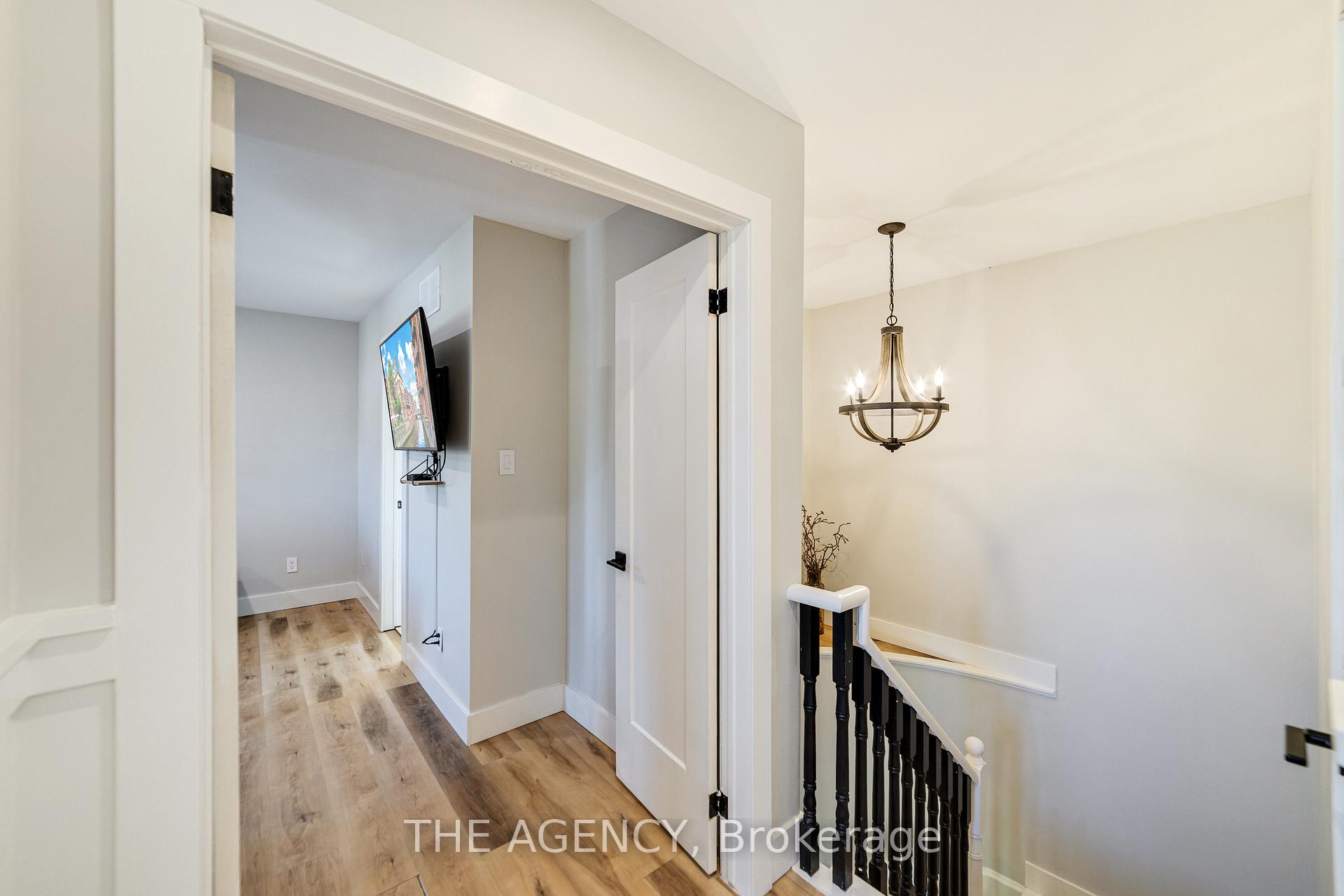 Photo 21 of 28 Fenwick Place, Hamilton, Waterdown — HOMEH
