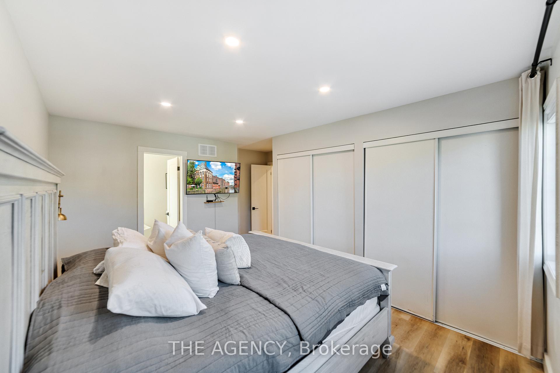 Photo 23 of 28 Fenwick Place, Hamilton, Waterdown — HOMEH
