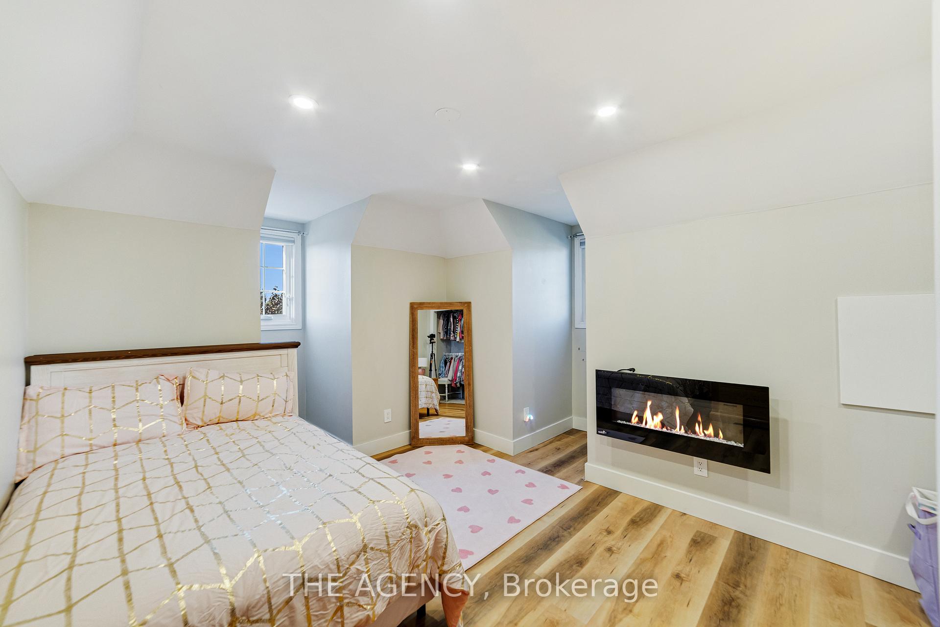 Photo 30 of 28 Fenwick Place, Hamilton, Waterdown — HOMEH