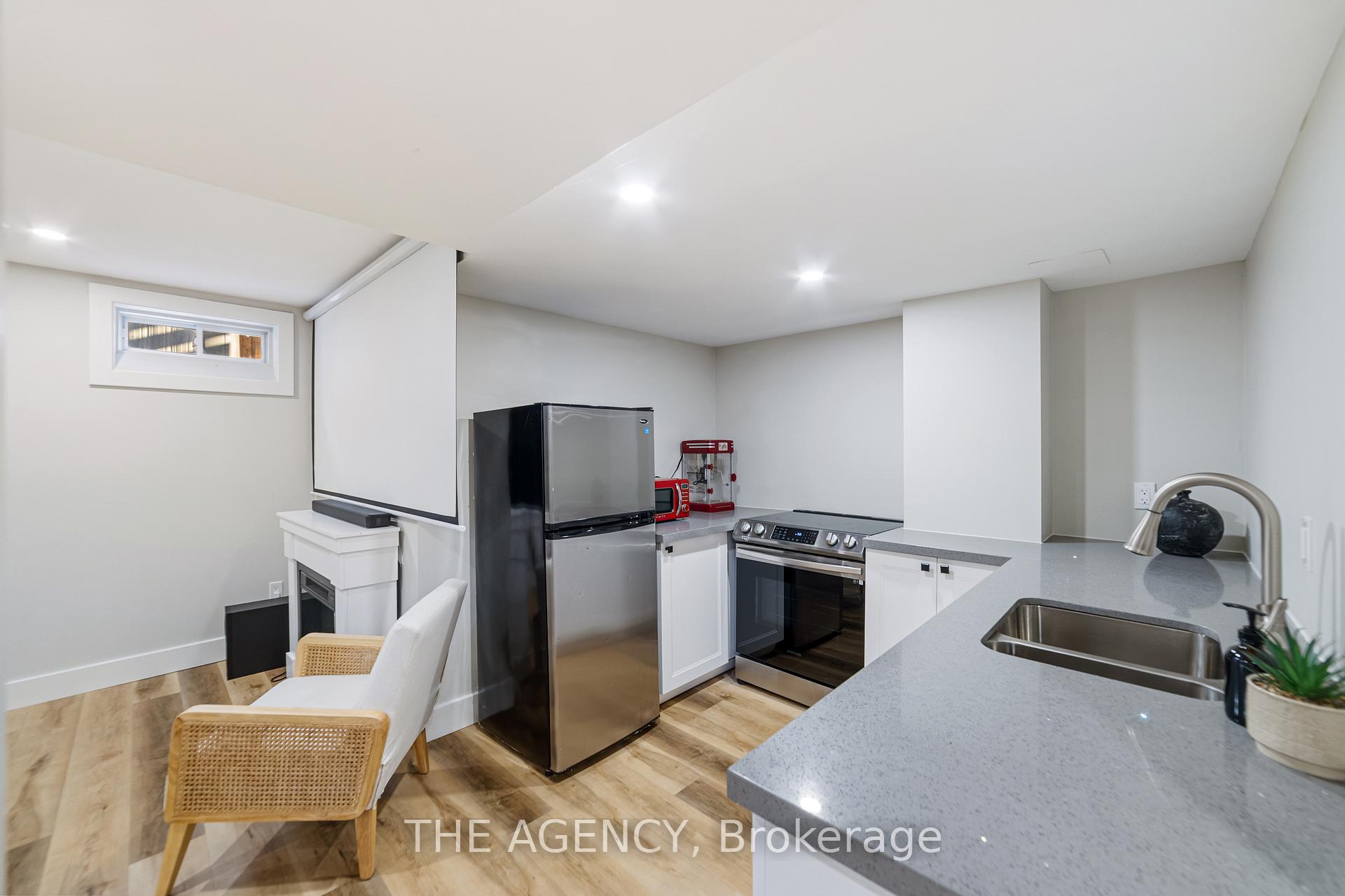 Photo 39 of 28 Fenwick Place, Hamilton, Waterdown — HOMEH