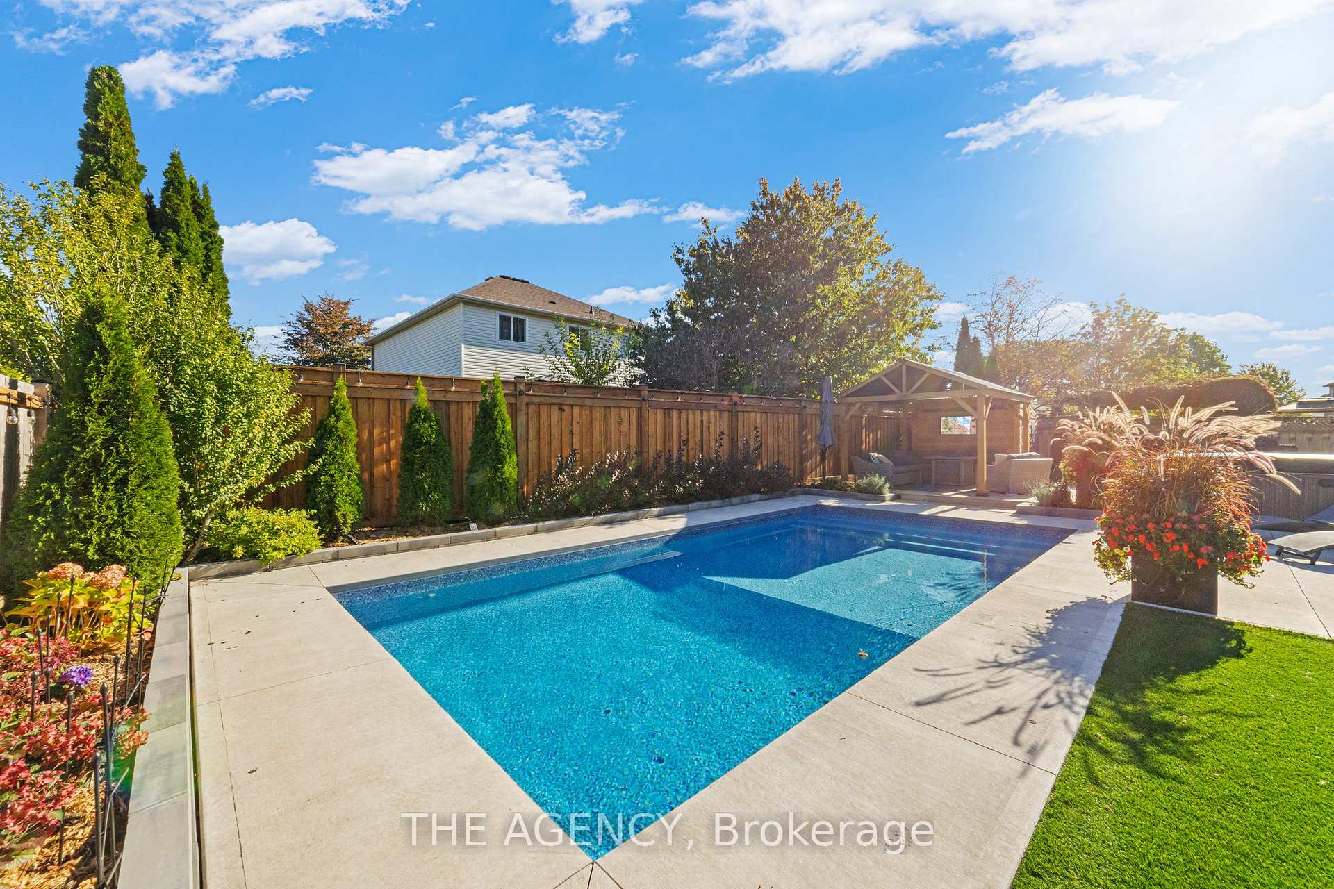 Photo 41 of 28 Fenwick Place, Hamilton, Waterdown — HOMEH