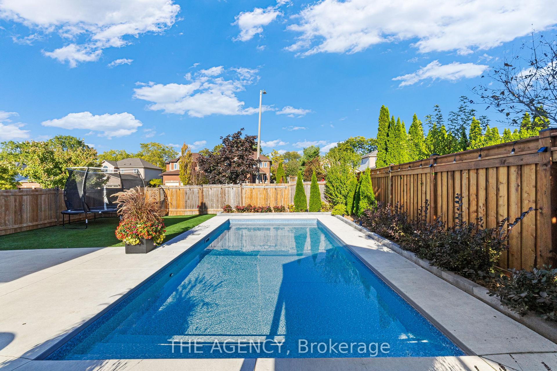 Photo 42 of 28 Fenwick Place, Hamilton, Waterdown — HOMEH