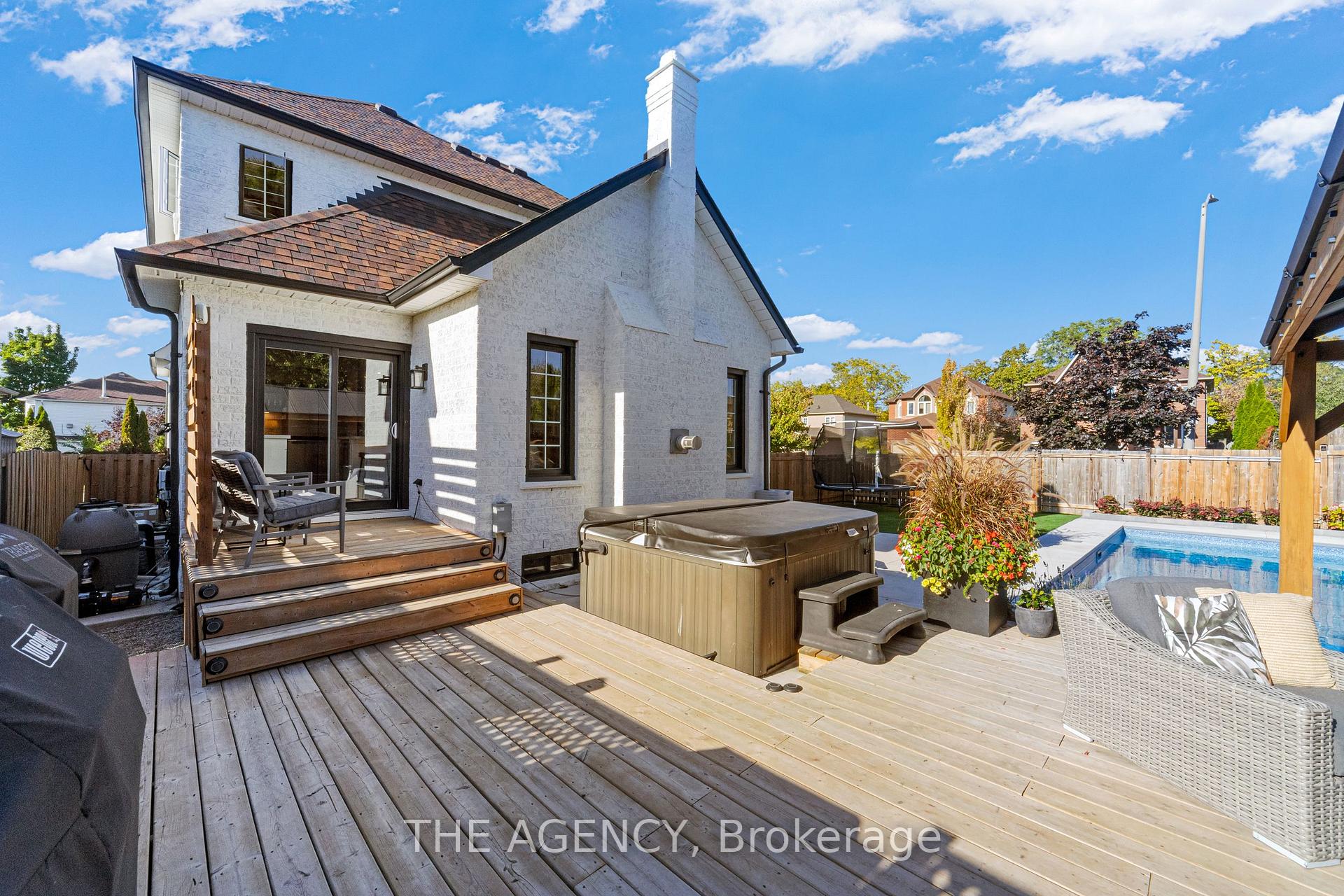 Photo 45 of 28 Fenwick Place, Hamilton, Waterdown — HOMEH