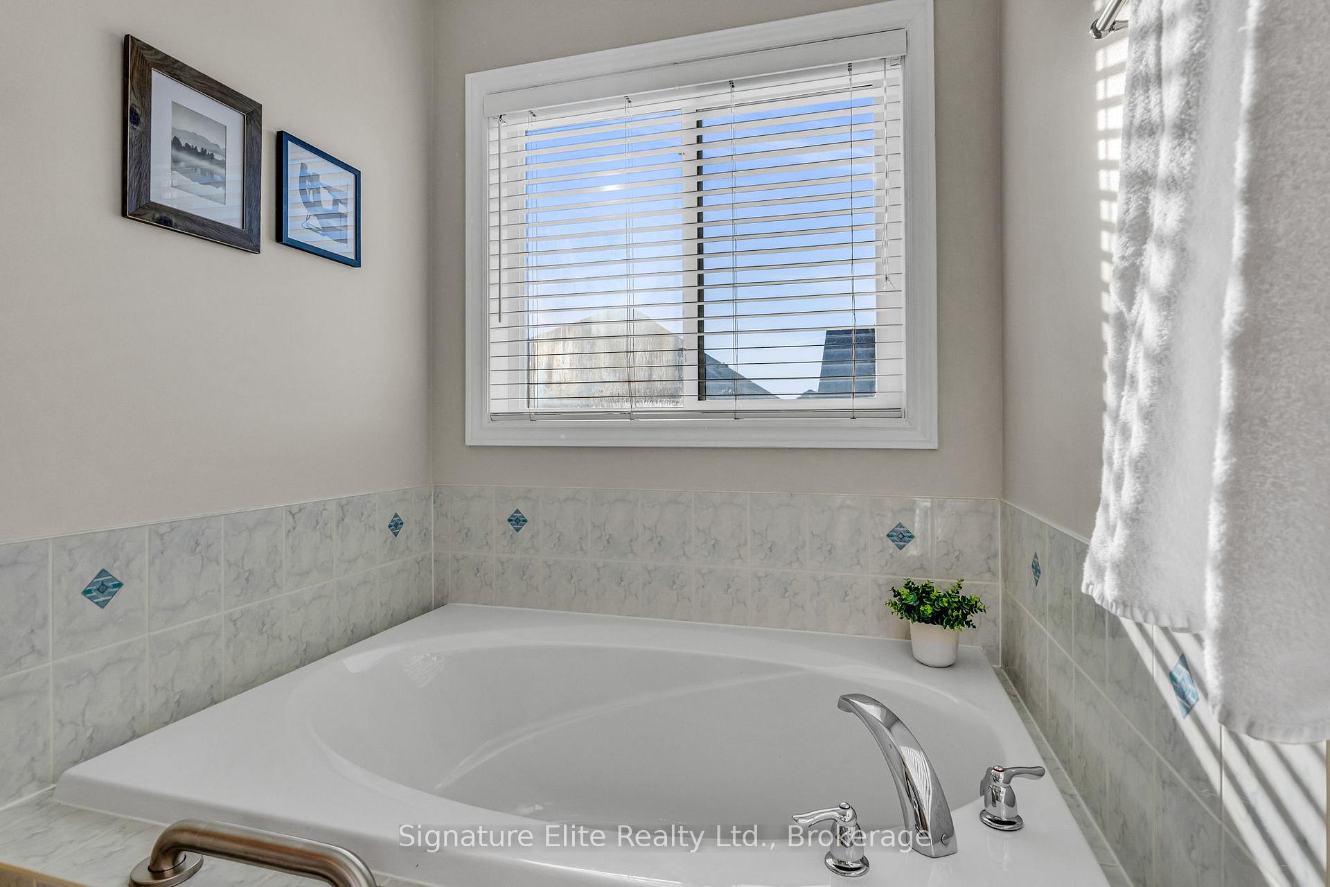 Photo 29 of 124 Rocky Point Crescent, Brampton, Madoc — HOMEH