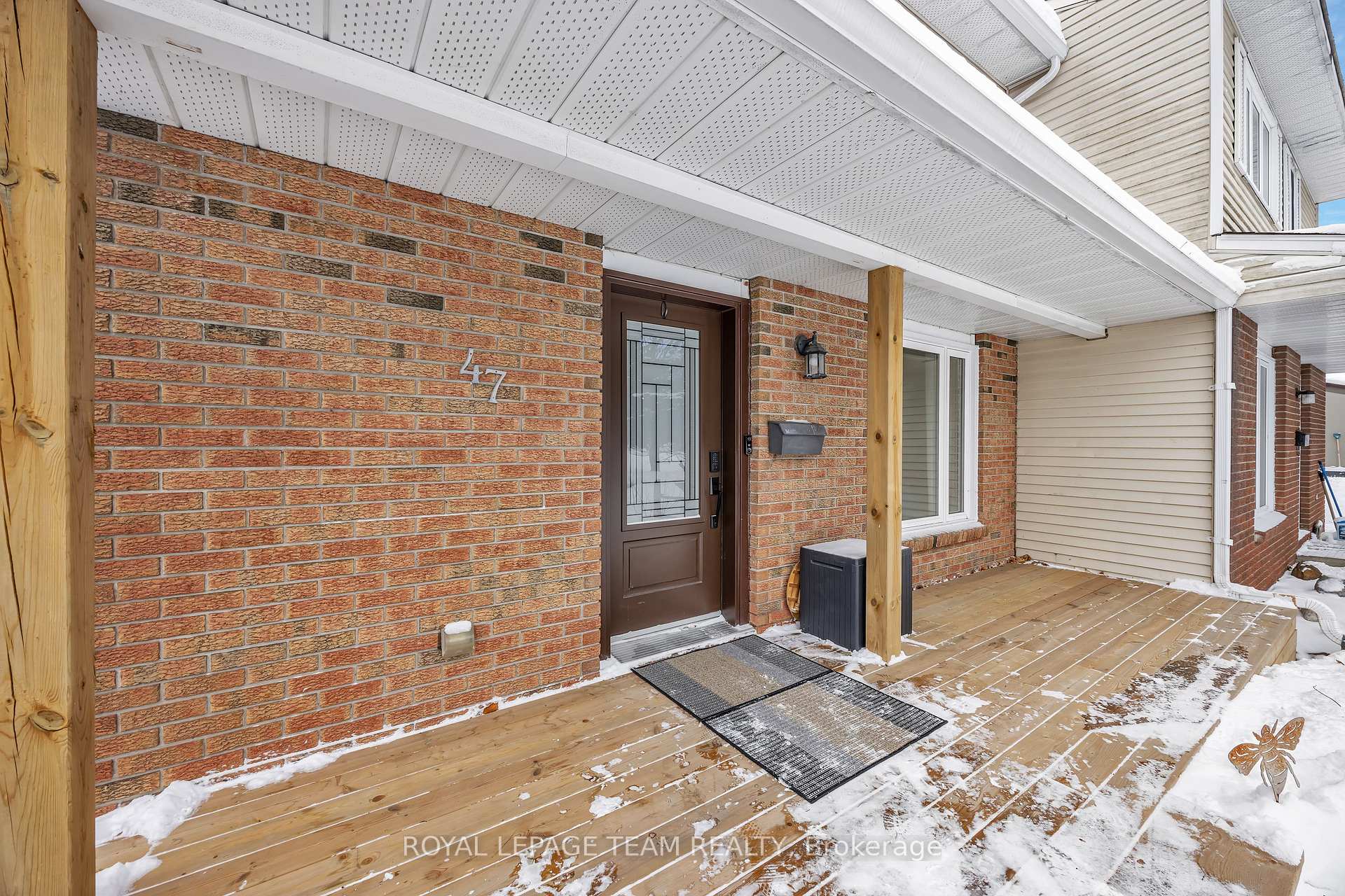 Photo 3 of 47 Exeter Drive, Ottawa, Barrhaven - On the Green — HOMEH