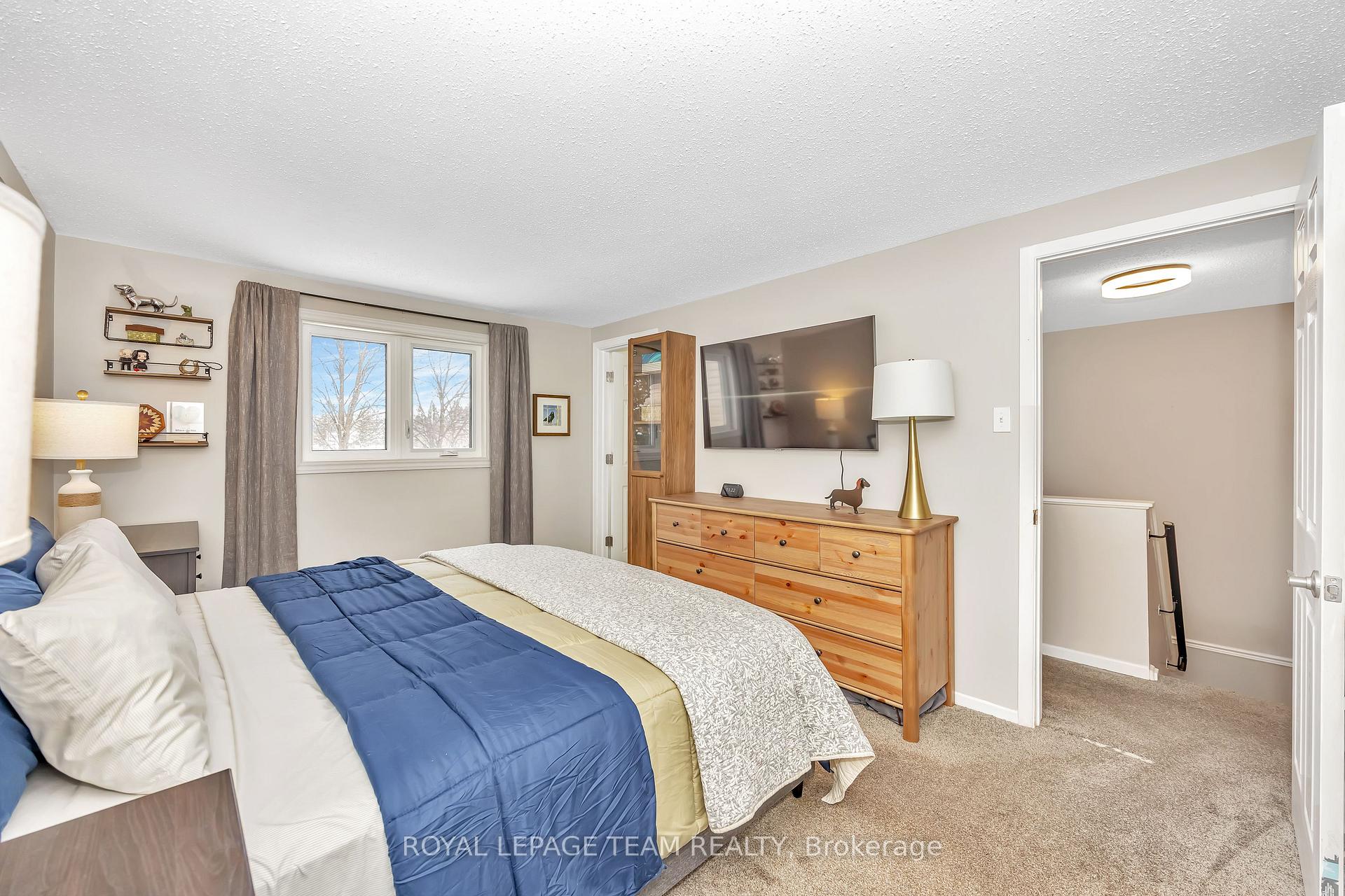 Photo 15 of 47 Exeter Drive, Ottawa, Barrhaven - On the Green — HOMEH
