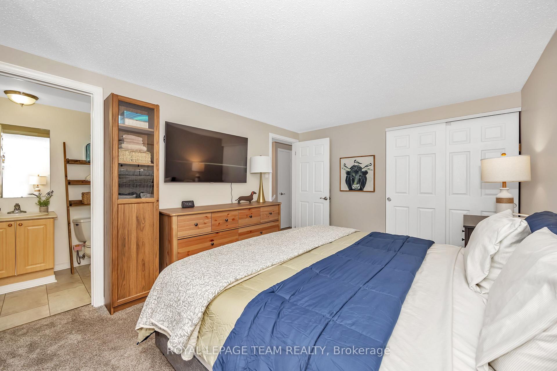 Photo 16 of 47 Exeter Drive, Ottawa, Barrhaven - On the Green — HOMEH