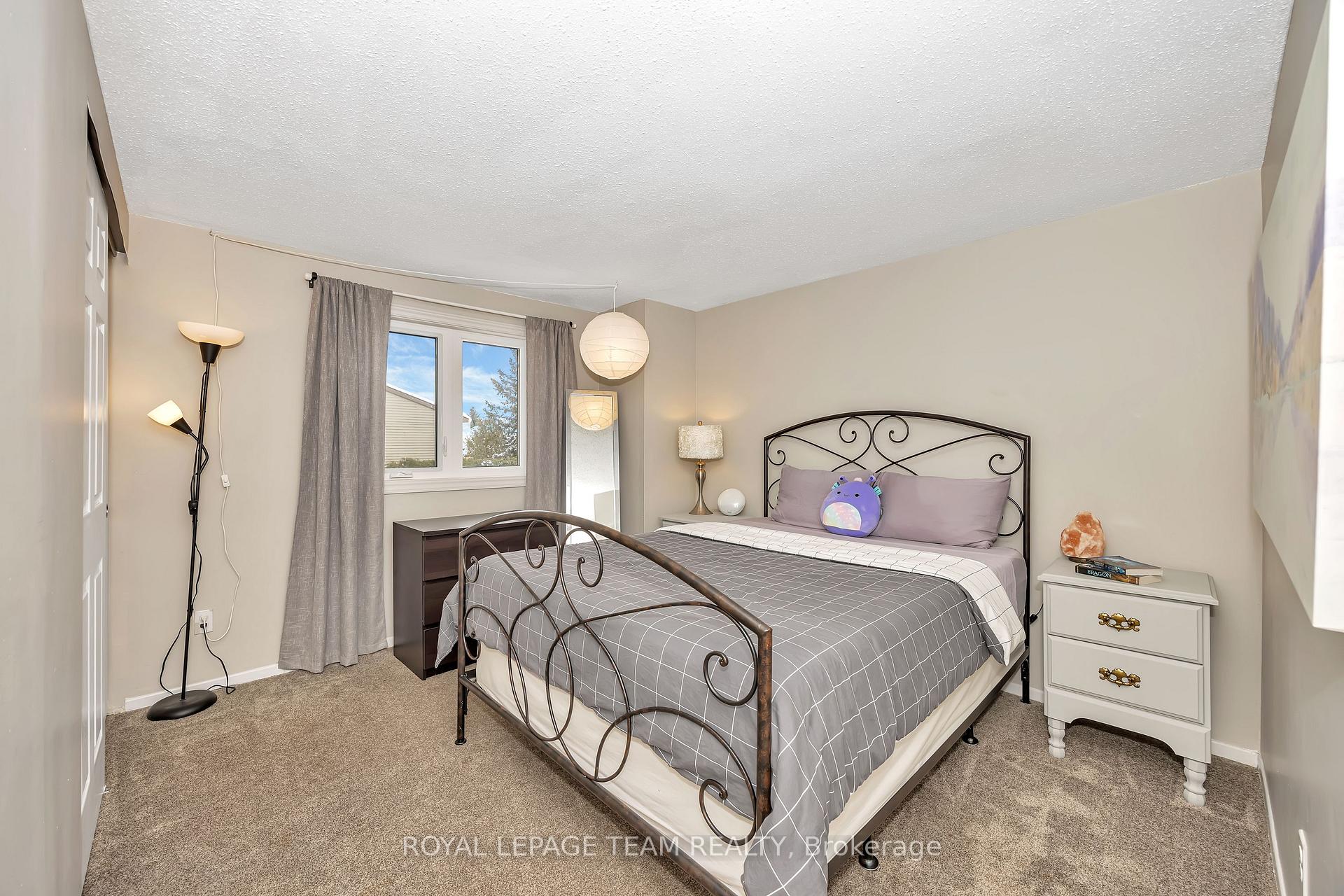 Photo 18 of 47 Exeter Drive, Ottawa, Barrhaven - On the Green — HOMEH