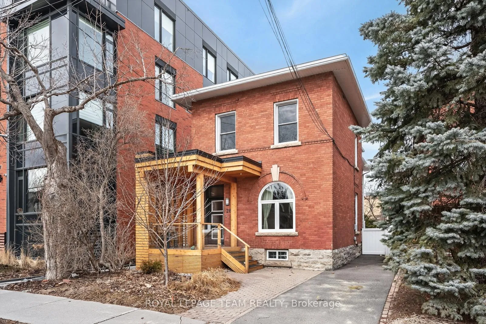 Front of 284 Crichton Street
