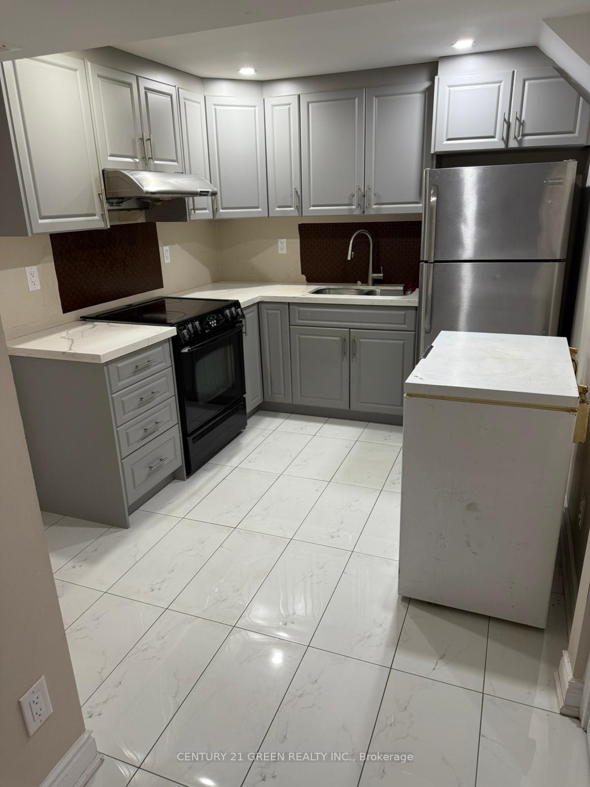 Photo 1 of 26 Amboise Crescent, Brampton, Fletcher's Meadow — HOMEH