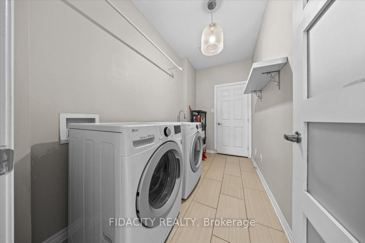 Photo 3 of 2108 Madrid Avenue, Ottawa, Barrhaven - Heritage Park — HOMEH
