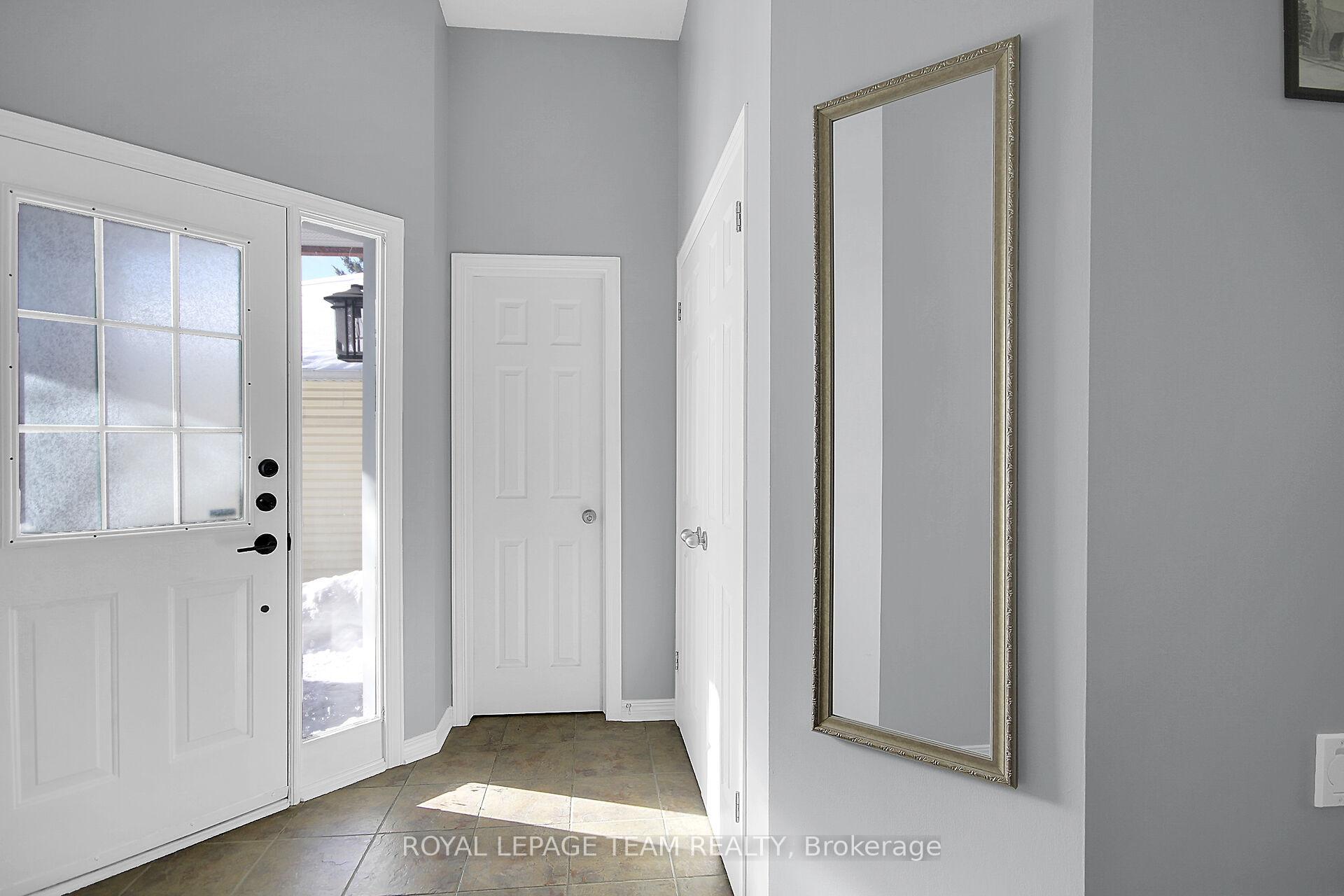 Photo 4 of 15 Tamarack Place, Ottawa, Barrhaven - Longfields — HOMEH