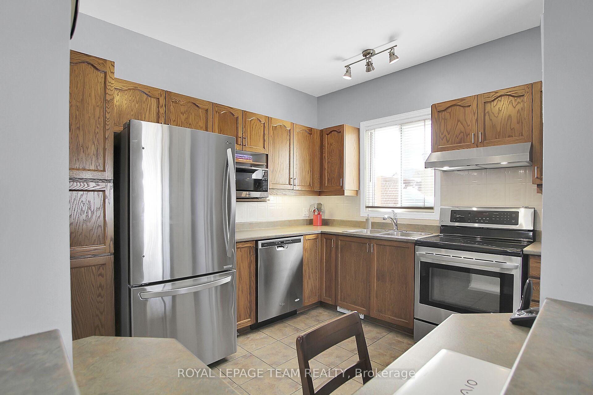 Photo 8 of 15 Tamarack Place, Ottawa, Barrhaven - Longfields — HOMEH