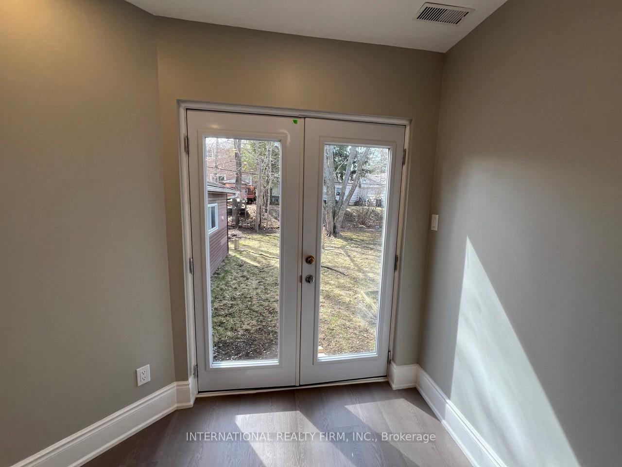 Photo 2 of 73 Murray Drive, Aurora, Aurora Highlands — HOMEH