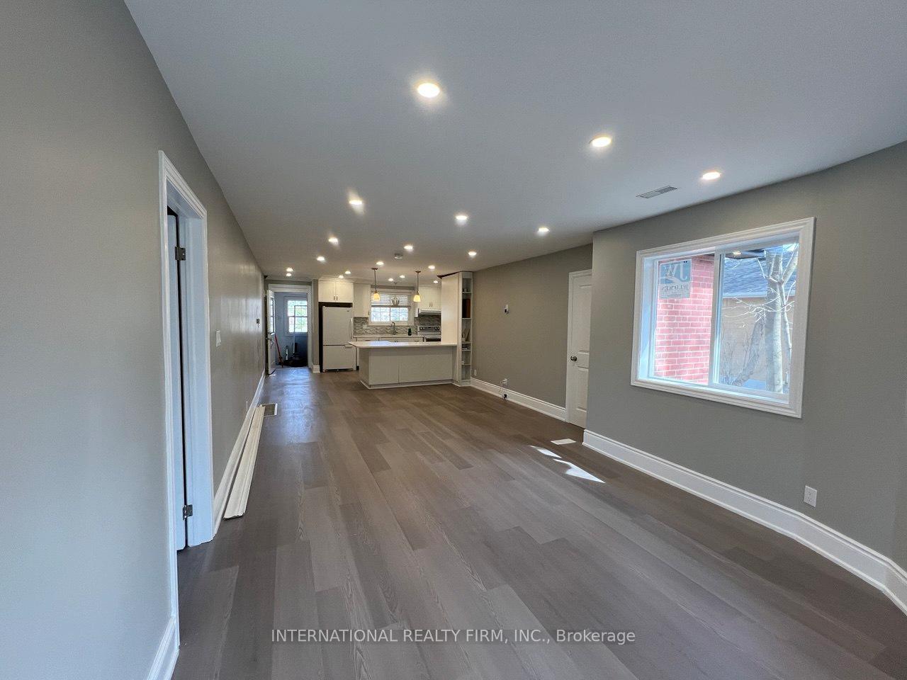 Photo 4 of 73 Murray Drive, Aurora, Aurora Highlands — HOMEH