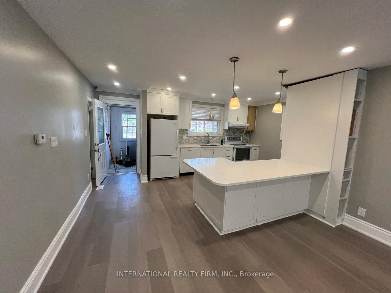 Photo 9 of 73 Murray Drive, Aurora, Aurora Highlands — HOMEH