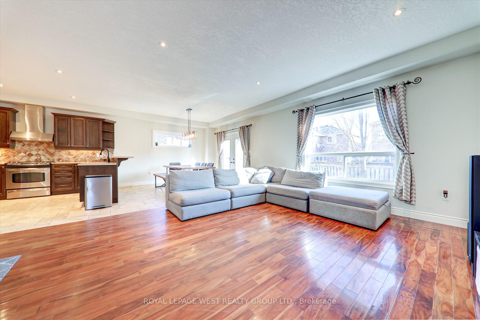 Photo 11 of 278 Pringle Drive, Barrie, Edgehill Drive — HOMEH
