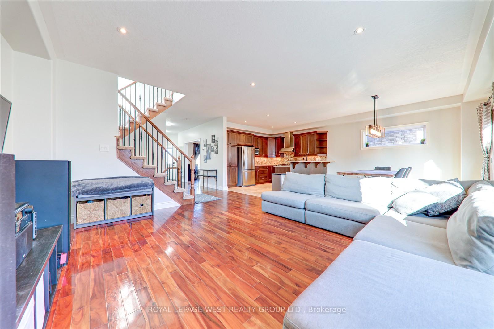 Photo 12 of 278 Pringle Drive, Barrie, Edgehill Drive — HOMEH