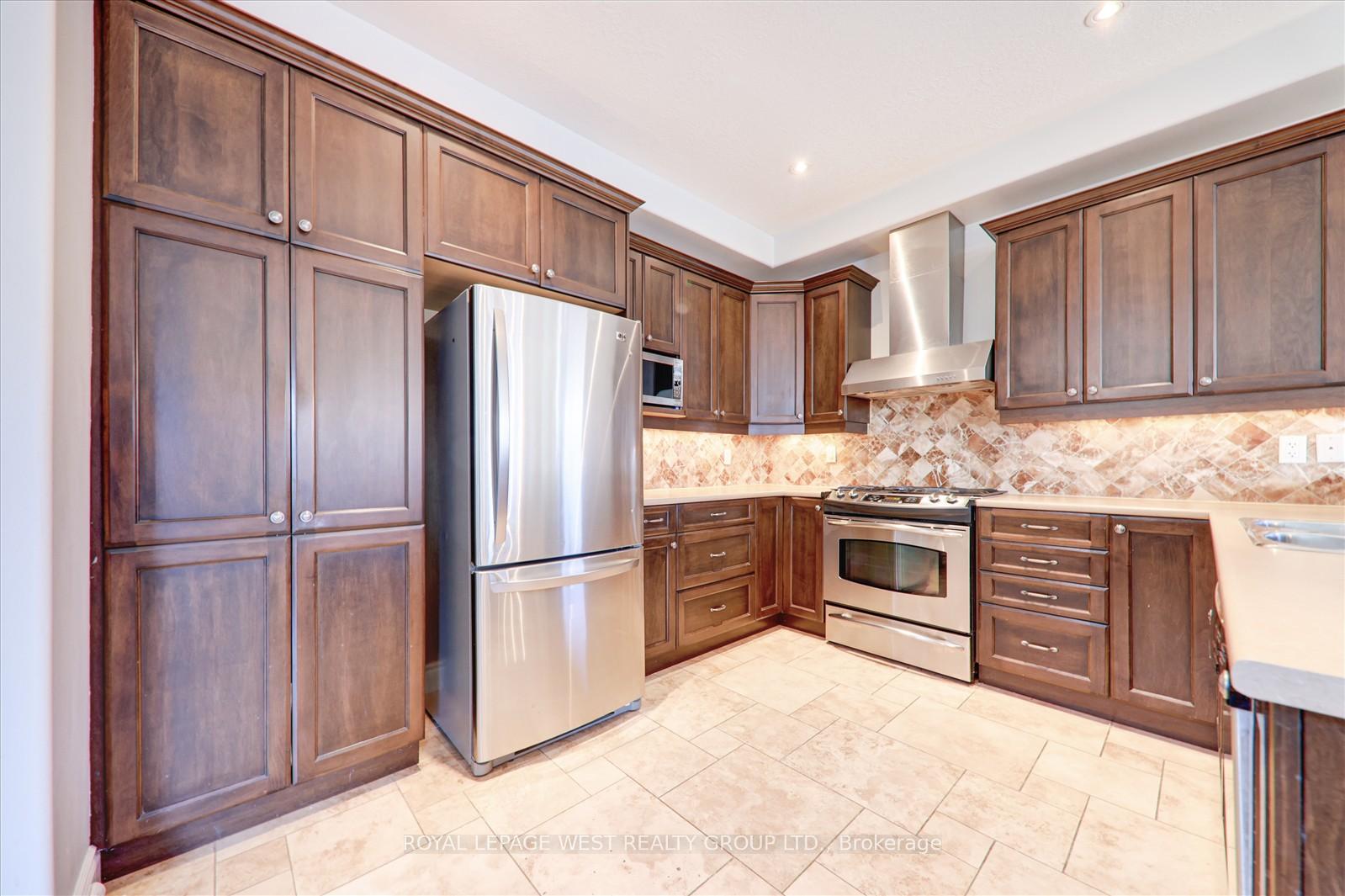 Photo 16 of 278 Pringle Drive, Barrie, Edgehill Drive — HOMEH