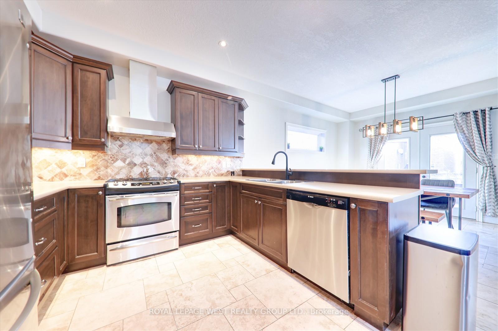 Photo 17 of 278 Pringle Drive, Barrie, Edgehill Drive — HOMEH