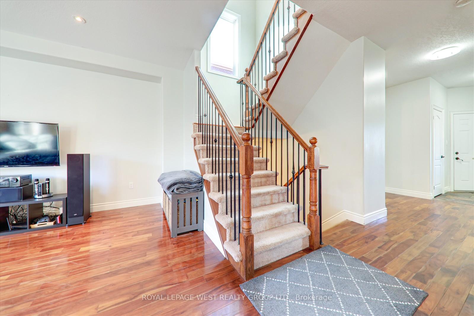 Photo 18 of 278 Pringle Drive, Barrie, Edgehill Drive — HOMEH