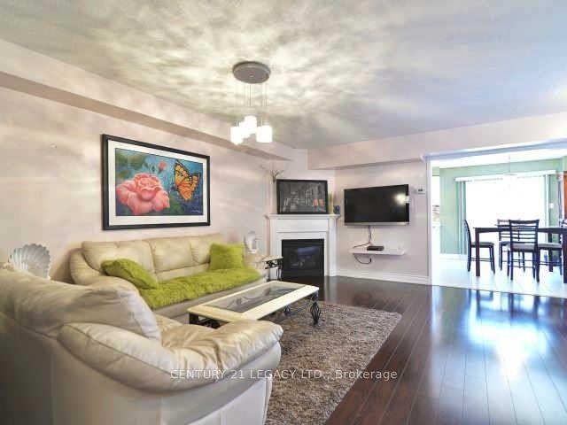 Photo 5 of 45 Tanasi Road, Brampton, Credit Valley — HOMEH