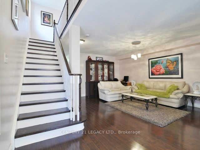 Photo 9 of 45 Tanasi Road, Brampton, Credit Valley — HOMEH