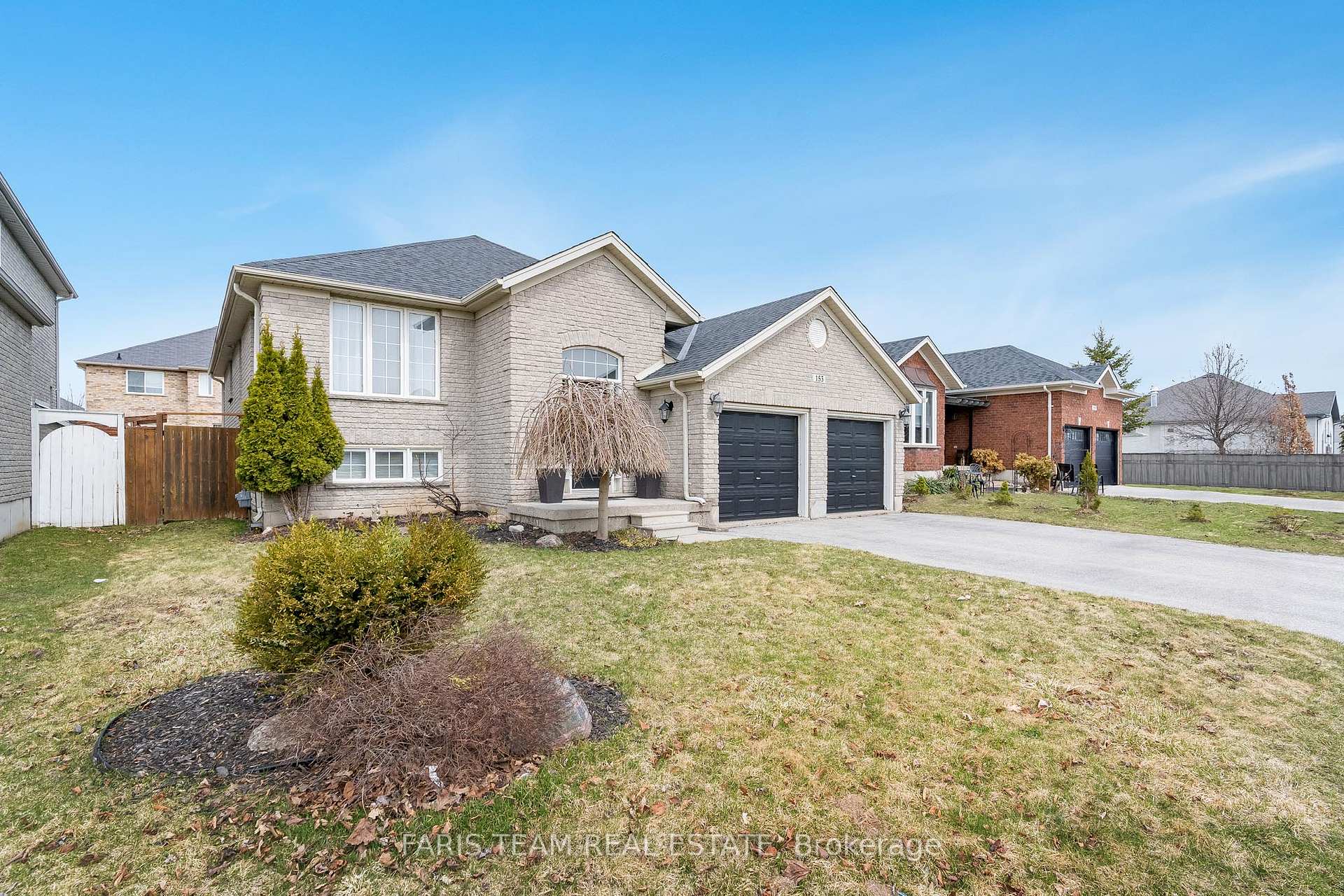 Photo 2 of 153 Sandringham Drive, Barrie, Innis-Shore — HOMEH