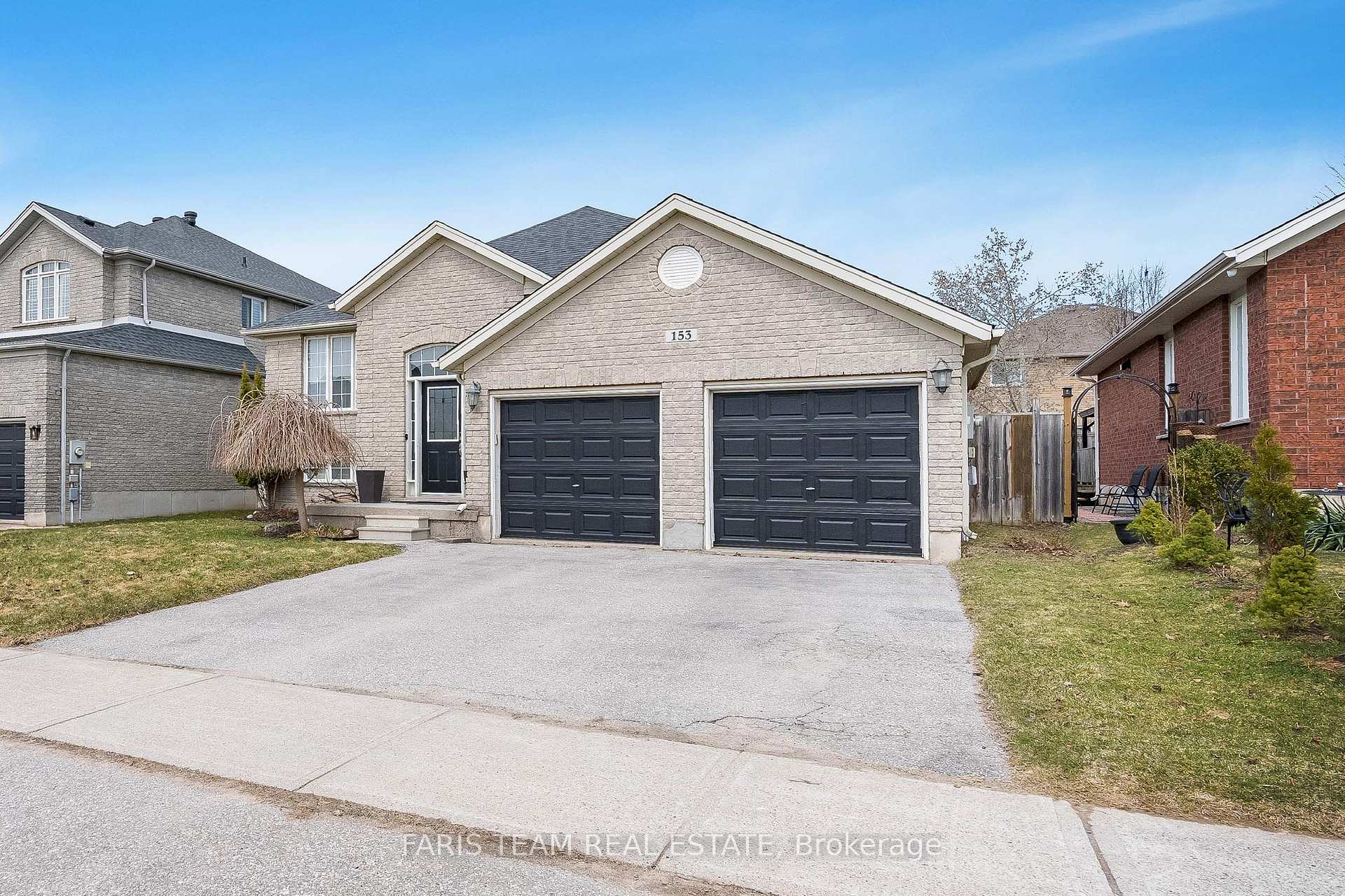 Photo 3 of 153 Sandringham Drive, Barrie, Innis-Shore — HOMEH
