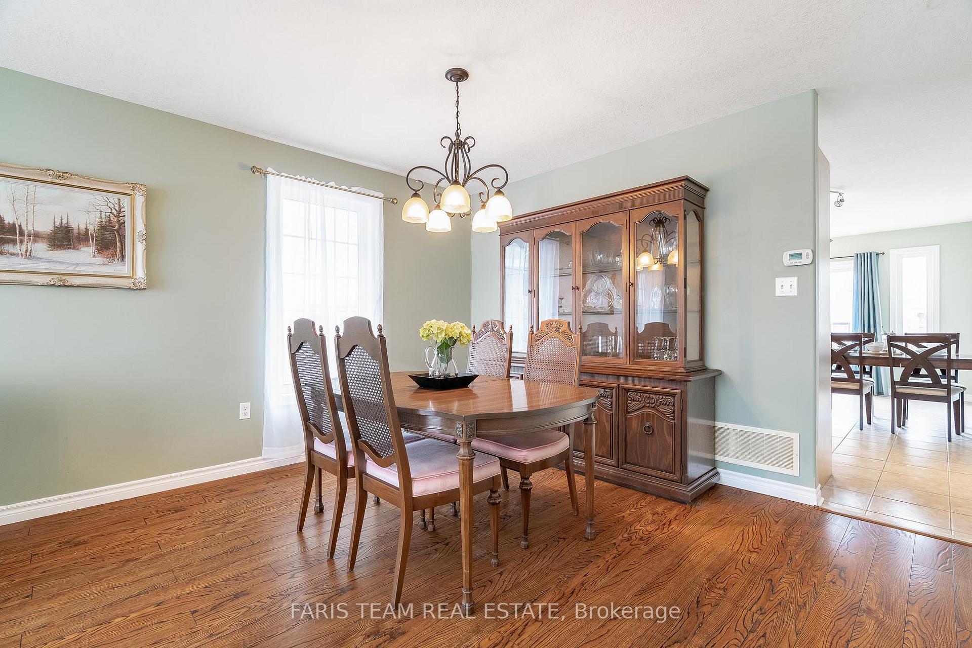 Photo 6 of 153 Sandringham Drive, Barrie, Innis-Shore — HOMEH
