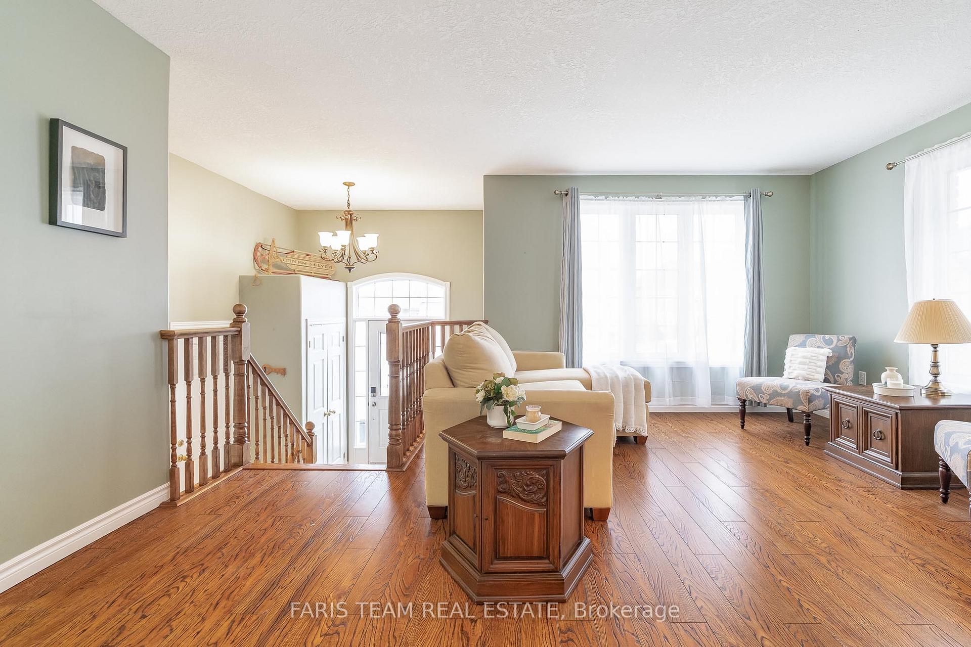 Photo 7 of 153 Sandringham Drive, Barrie, Innis-Shore — HOMEH
