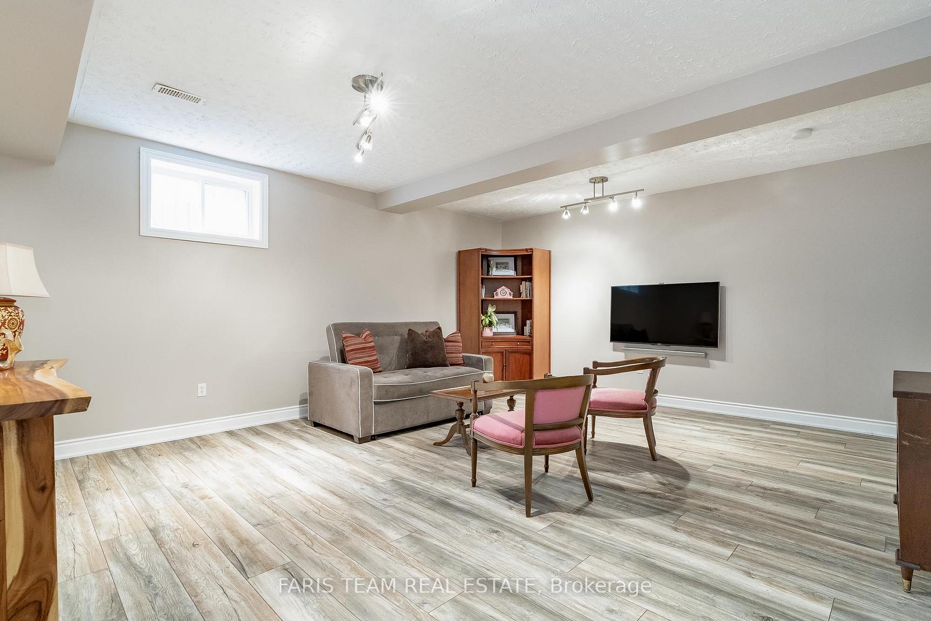 Photo 16 of 153 Sandringham Drive, Barrie, Innis-Shore — HOMEH