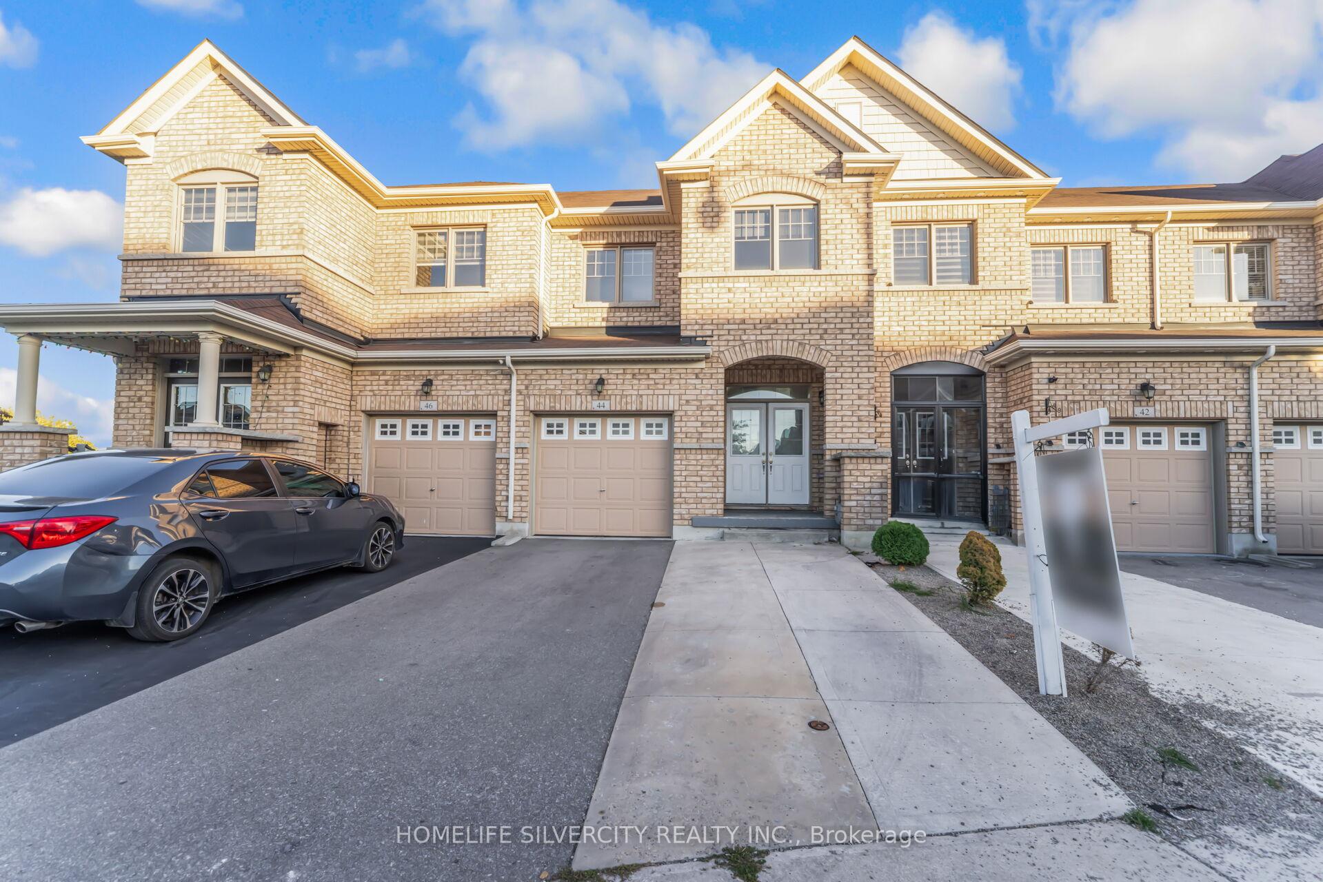 Photo 3 of 44 Davenfield Circle, Brampton, Bram East — HOMEH