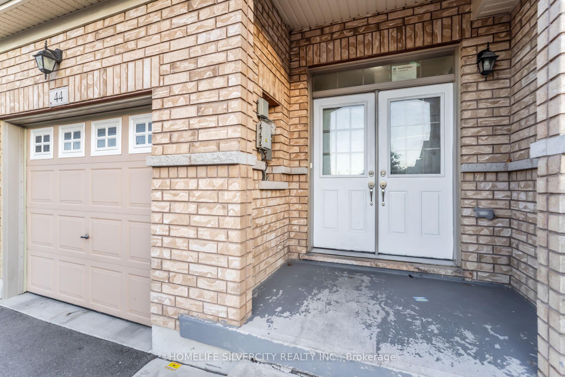 Photo 4 of 44 Davenfield Circle, Brampton, Bram East — HOMEH