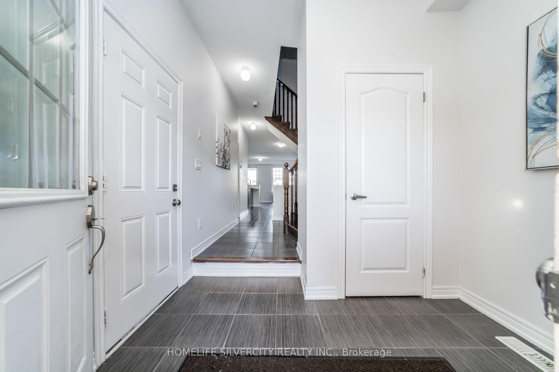 Photo 5 of 44 Davenfield Circle, Brampton, Bram East — HOMEH