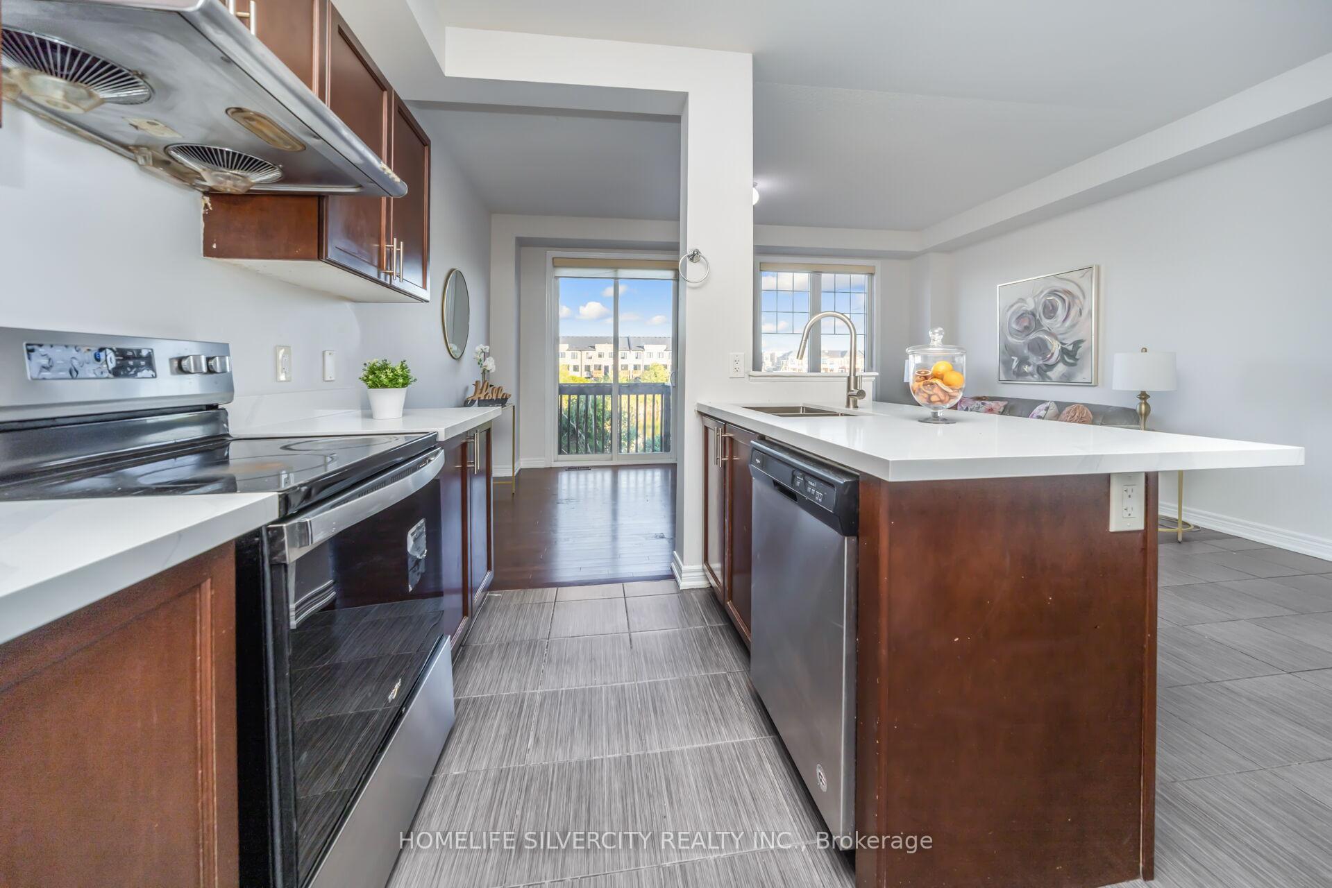 Photo 12 of 44 Davenfield Circle, Brampton, Bram East — HOMEH