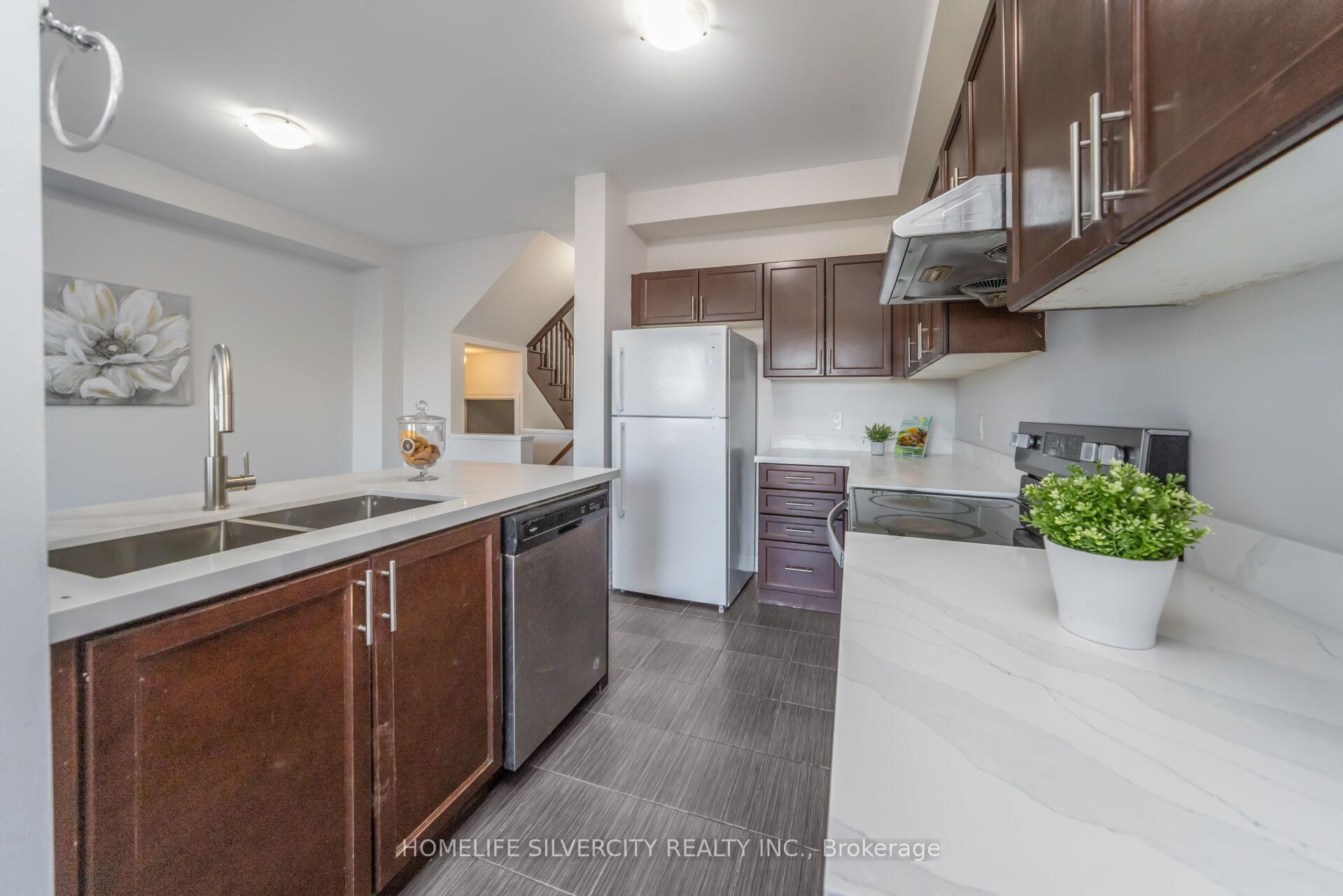 Photo 14 of 44 Davenfield Circle, Brampton, Bram East — HOMEH