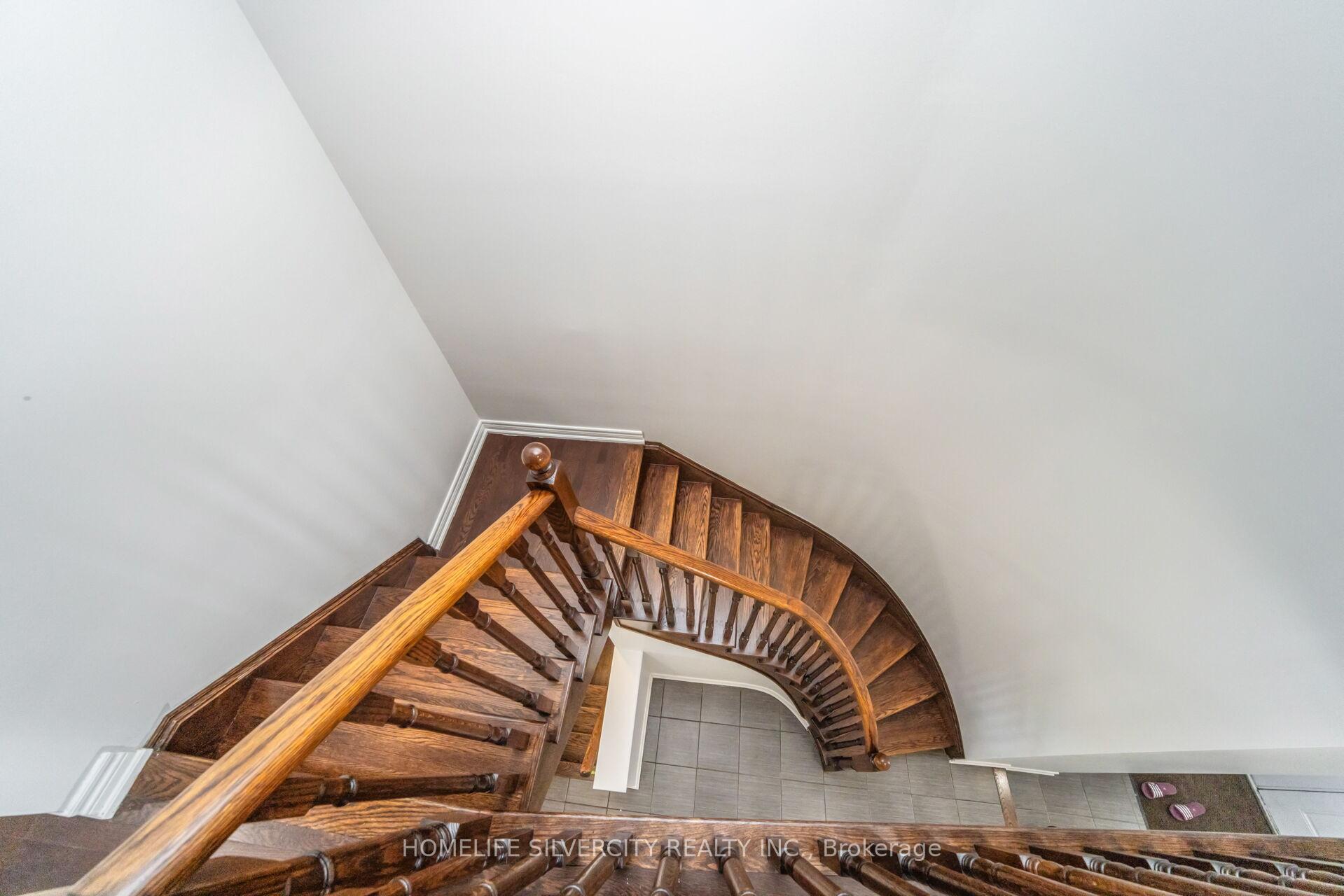 Photo 33 of 44 Davenfield Circle, Brampton, Bram East — HOMEH