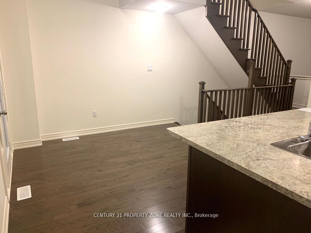 Photo 4 of 152 Fruitvale Circle, Brampton, Northwest Brampton — HOMEH