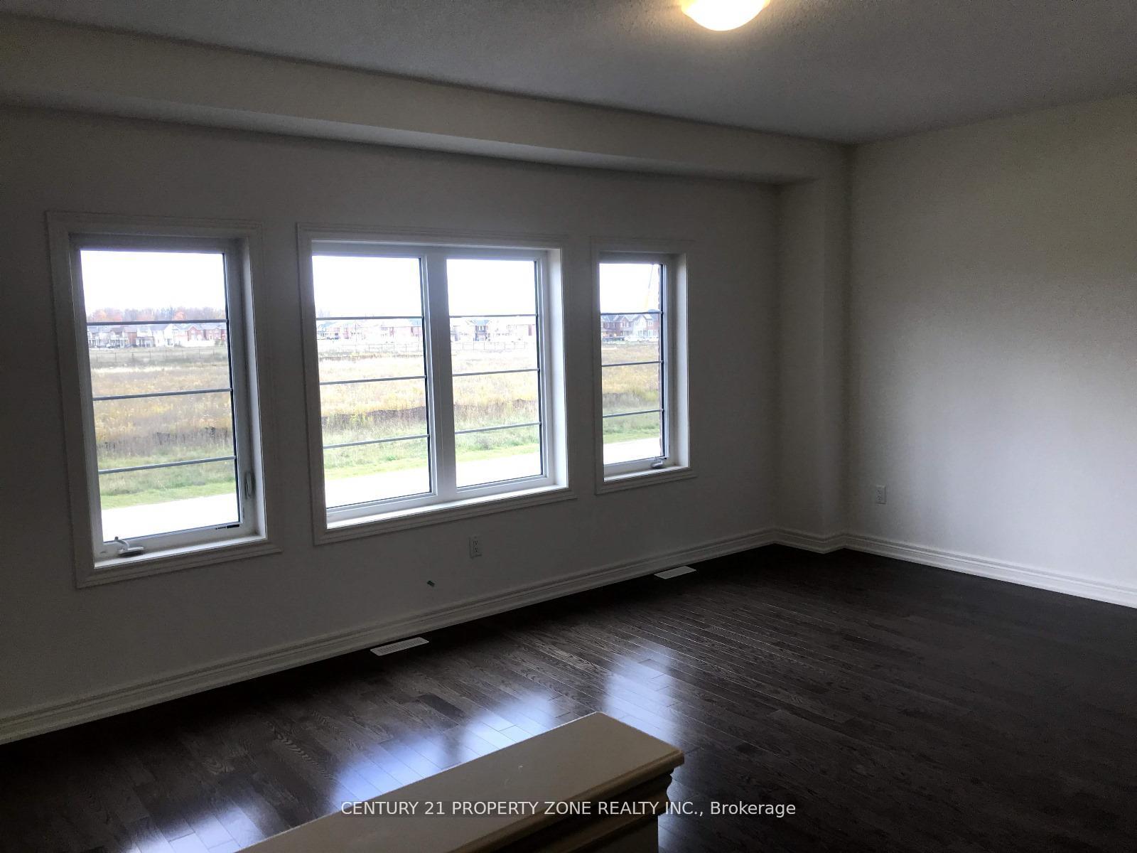 Photo 8 of 152 Fruitvale Circle, Brampton, Northwest Brampton — HOMEH