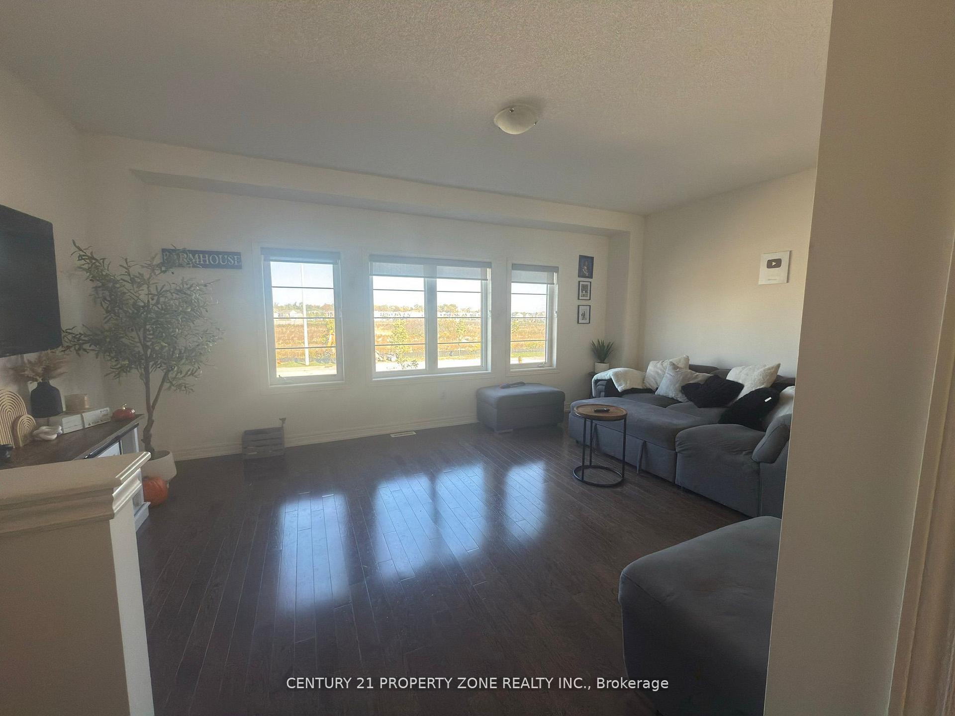 Photo 12 of 152 Fruitvale Circle, Brampton, Northwest Brampton — HOMEH