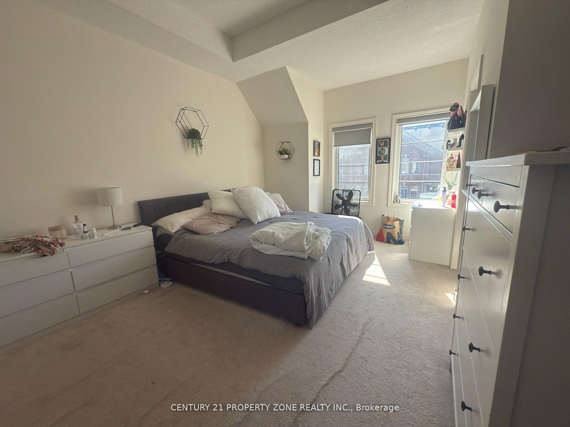 Photo 14 of 152 Fruitvale Circle, Brampton, Northwest Brampton — HOMEH