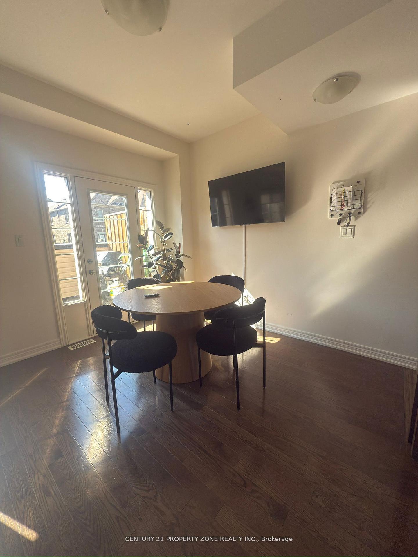 Photo 16 of 152 Fruitvale Circle, Brampton, Northwest Brampton — HOMEH