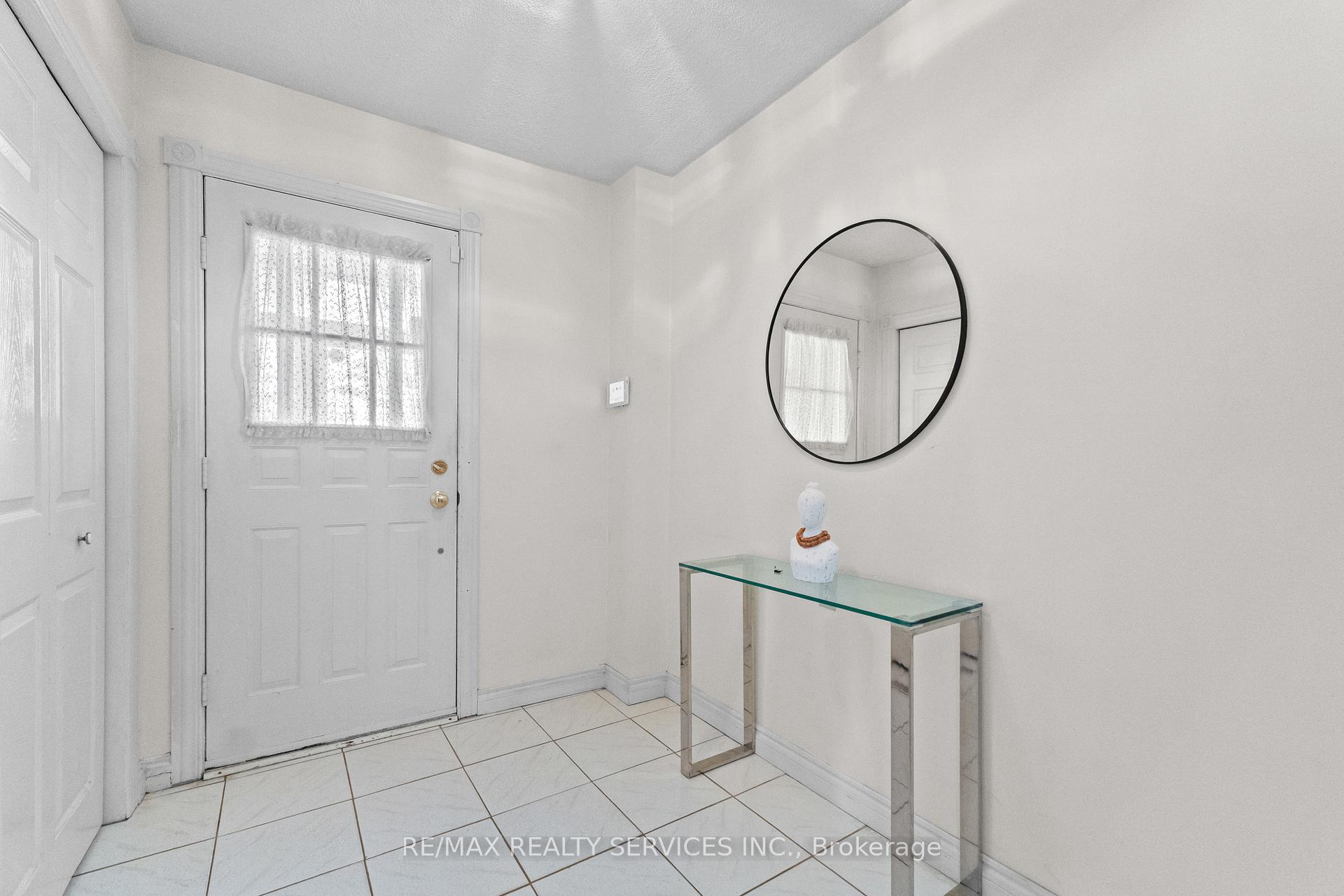 Photo 5 of 67 Wildercroft Avenue, Brampton, Brampton North — HOMEH