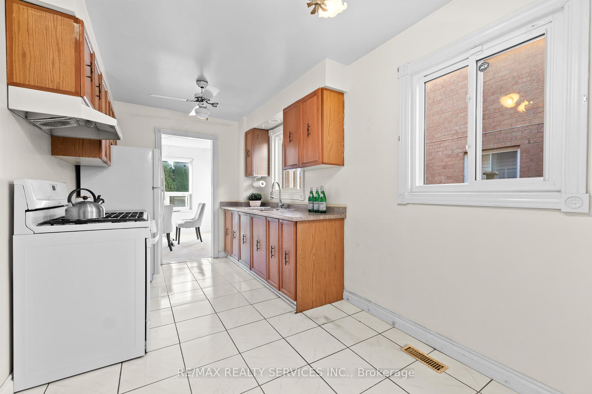 Photo 10 of 67 Wildercroft Avenue, Brampton, Brampton North — HOMEH